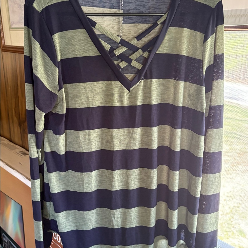 Sew In Love striped V-Neck Women's Top. Size M.